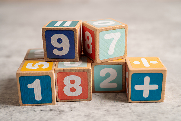 포토 JPG 해외이미지 디자인 교육 어린이 컬러 조각 백그라운드 컨셉 패턴 일러스트 비즈니스 학교 놀이 사람없음 장식 초록색 파란색 학습 컬러풀 장난감 숫자 노란색 검은색 유치원 도전 게임 흰색 수학 가르침 계산 닫기 플라스틱 심볼 질감 자석 고립 카운트 해외202310 해외포토 문자 무늬 교과목 모션 재질 사람 파일형식