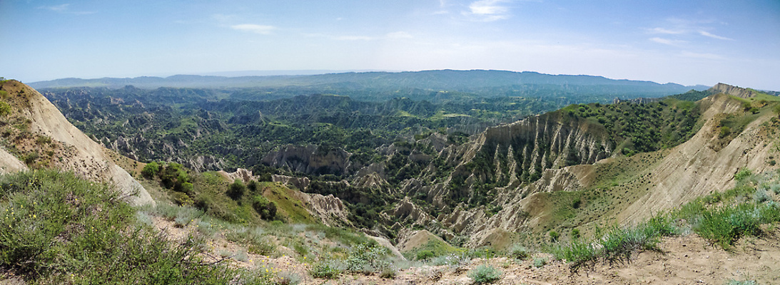 포토 JPG 해외이미지 구름 여행 자연 하늘 휴가 산 풍경 사람없음 여름 여행객 봄 트래킹 하이킹 조지아 해외202310 해외포토 자연요소 계절 레저 사람 생태계 동유럽 파일형식