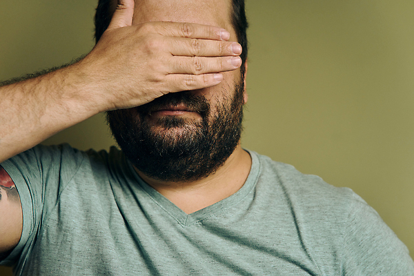 포토 JPG 해외이미지 손 수염 표정 한명 표현 신비 명상 배려 숨기 해외202310 해외포토 1 컨셉 모션 사람 신체부위 파일형식