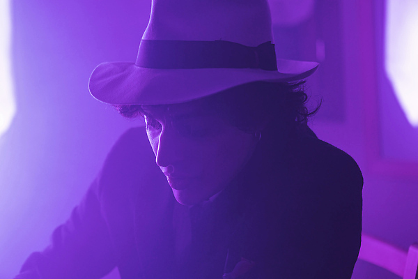 포토 JPG 해외이미지 라이프스타일 옷 남자 행복 감정 얼굴 백그라운드 셔츠 넥타이 갈색머리 실내 표정 한명 사람 정장 소년 앞모습 옆모습 유행 기쁨 표현 신분 고립 바보 성격 정중 해외202310 해외포토 1 헤어스타일 잡화 어린이 뷰포인트 컨셉 상의 내부 생활 신체부위 파일형식