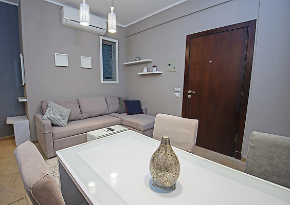 포토 JPG 해외이미지 벽 가구 쿠션 거실 의자 건축양식 탁자 휴가 바닥 아파트 주택 실내 사람없음 내부 장식 인테리어 소파 문 방 휴게실 고급 휴양지 리빙 스타일 해외202310 해외포토 디자인 건축 생활용품 컨셉 건물 장소 파일형식