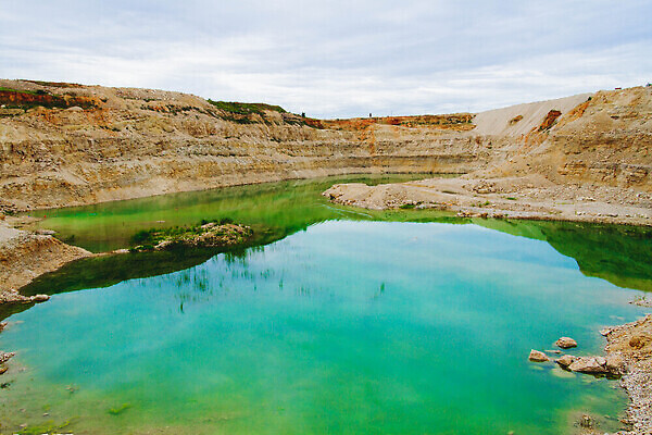포토 JPG 해외이미지 유럽 산업 호수 여행 건축양식 자연 휴가 산 안테나 사람 풍경 사람없음 야외 건물 초록색 물 파란색 강 환경 바위 오픈 위험 천 버리기 언덕 내추럴 석회암 소비에트 지질학 채석 해외202310 해외포토 자연요소 건축물 교육 건축 나라 컬러 컨셉 통신 모션 암석 돌_바위 직물 생태계 파일형식