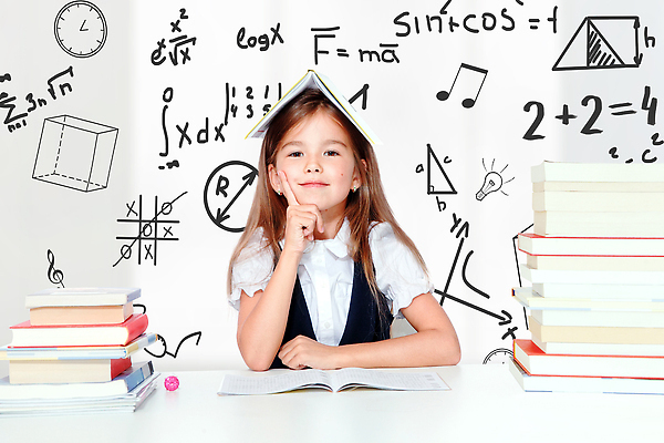 포토 JPG 해외이미지 학생 응시 여학생 여자 교육 행복 어린이 교실 학교 탁자 성공 수업 아이디어 한명 앉기 10대 책 학습 스터디 독서 뷰티 교사 칠판 유치원 강의 책상 지능 초보 해외202310 해외포토 직업 1 시선 감정 가구 컨셉 모션 청소년 사람 파일형식