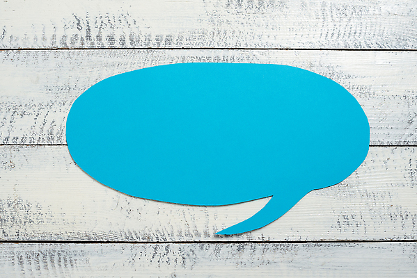 포토 JPG 해외이미지 종이 말풍선 아이디어 사람없음 파란색 카피스페이스 나무배경 해외202310 해외포토 컬러 백그라운드 컨셉 공백 파일형식