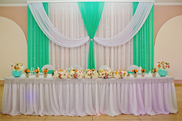 포토 JPG 해외이미지 라이프스타일 식기 접시 디자인 꽃 분홍색 꽃다발 결혼 백그라운드 와인잔 탁자 이벤트 사람없음 내부 장식 뷰티 장미 파티 요식업 식당 저녁식사 식탁보 흰색 축하 직물 고급 우아함 다발 서비스 준비 냅킨 설정 해외202310 해외포토 식물 산업 컬러 가구 컨셉 술잔 생활 상점 식사 파일형식