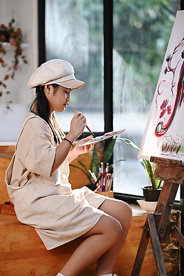 포토 JPG 해외이미지 여자 화분 청소년 미술 한명 앉기 동양인 상반신 옆모습 계단 붓 그리기 팔레트 이젤 그림 캔버스 소녀한명만 해외202310 해외포토 1 뷰포인트 모션 문화예술 사람 인종 미술도구 여자한명만 소녀만 파일형식