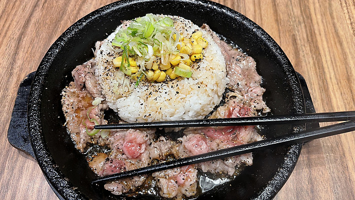 포토 JPG 해외이미지 전통 접시 아시아 음식 젓가락 고추 밥 한국 육류 돼지고기 스테이크 요리 사람없음 식당 일본 식사 저녁식사 튀김 그릴 바비큐 매움 슬라이스 깨 점심식사 고립 스타일 맛있는 해외202310 해외포토 식기 나라 채소 식재료 주방용품 서양음식 수저 상점 조미료 맛 파일형식