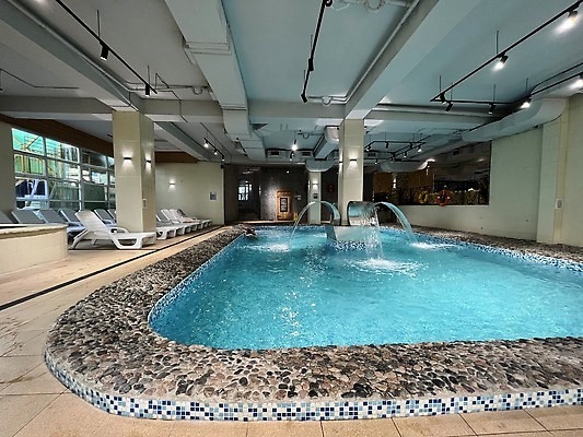 포토 JPG 해외이미지 나무 라이프스타일 디자인 스포츠 바다 여행 백그라운드 의자 자연 하늘 호텔 표면 휴가 휴식 주택 수영장 사람없음 야외 물 파란색 빛 뷰티 수영 스파 젖음 신선 투명 휴게실 고급 빌라 휴양지 지역 비어있는 해외202310 해외포토 자연요소 식물 컬러 가구 컨셉 숙소 건물 생활 장소 수상스포츠 생태계 파일형식