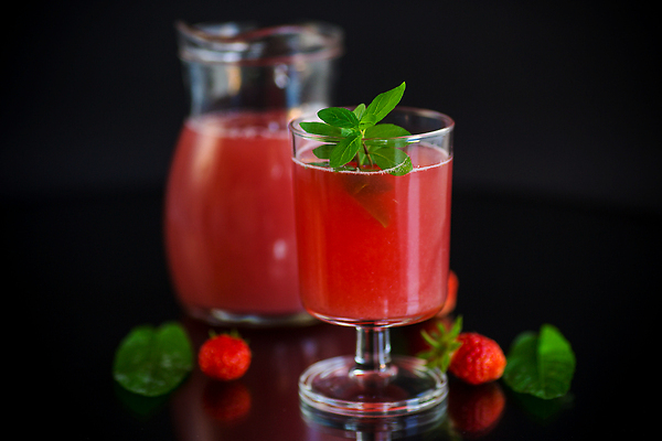 포토 JPG 해외이미지 열매 음료 음식 조각 백그라운드 과일 유리 딸기 귤 요리 사람없음 빨간색 빛 뷰티 얼음 검은색 주스 추위 신선 달콤 맛 시원함 자르기 먹기 레모네이드 민트 상쾌 유기농 내추럴 고립 소다 핸드메이드 맛있는 해외202310 해외포토 자연요소 식물 웰빙 감정 컬러 컨셉 모션 재질 허브 에이드 파일형식