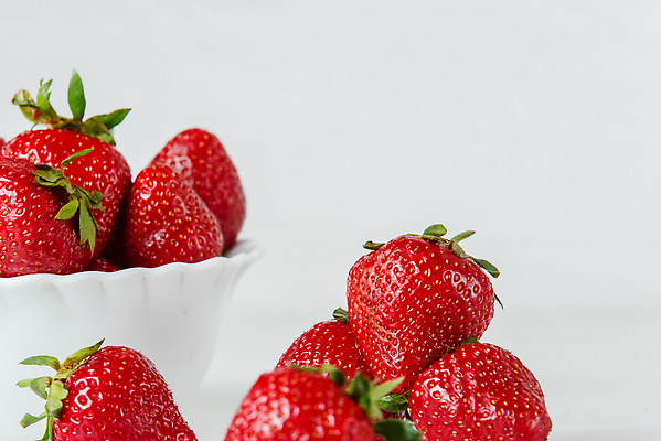 포토 JPG 해외이미지 그릇 과일 딸기 사람없음 빨간색 무더기 해외202310 해외포토 식기 컬러 파일형식