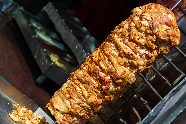 포토 JPG 해외이미지 전통 음식 백그라운드 거리 샌드위치 매달리기 육류 돼지고기 요리 사람없음 주방 식당 식사 저녁식사 치킨 소고기 튀김 선택 중앙 그릴 소프트포커스 바비큐 굽기 속도 준비 회전 동쪽 양고기 칠면조 점심식사 케밥 라마단 아랍어 카피스페이스 맛있는 튀르키예 해외202310 해외포토 아시아 컨셉 식재료 모션 조류 주방용품 촬영기법 상점 공백 구이 방향 닭고기요리 파일형식