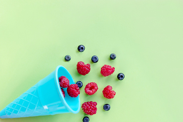 포토 JPG 해외이미지 열매 음식 결혼 컨셉 패턴 과일 재료 탁자 추상 아이스크림 디저트 실내 건강 창조 미술 사람없음 목재 장식 빨간색 뷰티 농장 유행 세일 얼음 신선 달콤 맛 크림 에코 유기농 블루베리 엽서 산딸기 원뿔 와플 내추럴 구성 많음 카피스페이스 미니멀 해외202310 해외포토 자연요소 도형 나무 식물 웰빙 컬러 가구 무늬 농업 문화예술 이벤트 내부 환경 공백 편지 파일형식