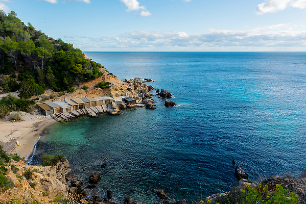 포토 JPG 해외이미지 나무 구름 모래 바다 섬 여행 자연 하늘 휴가 산 파노라마 풍경 사람없음 물 여름 파란색 태양 뷰티 환경 흰색 전원 소나무 만 보트 스페인 지중해 언덕 장면 D 터키석 해외202310 해외포토 자연요소 식물 알파벳 계절 유럽 컬러 배_교통 촬영기법 전기에너지 보석 생태계 파일형식