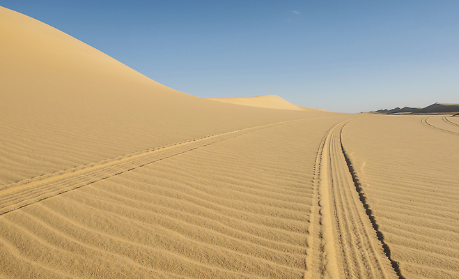 포토 JPG 해외이미지 공원 물결 모래 여행 아프리카 자연 하늘 건조 이집트 풍경 사람없음 야외 파란색 모래사장 환경 사막 뜨거움 황무지 모래언덕 언덕 지역 멀리 내추럴 고립 땅바닥 절정 평야 수평선 비어있는 해외202310 해외포토 공공시설 나라 바다 컬러 바닥 생태계 파일형식