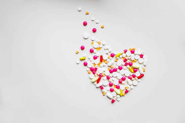 포토 JPG 해외이미지 모양 과학 건강 병원 사람없음 치료 빨간색 컬러풀 알약 약 임신 고통 의사 질병 약국 처방 비타민 중독 조제 보충 고립 돌봄 마약 복용 심장병 진통제 천식 치료제 타격 헬프 항생제 해외202310 해외포토 감정 컬러 의학 모션 의료진 도움 만들기 영양소 파일형식