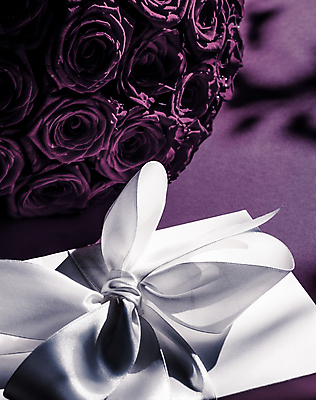 포토 JPG 해외이미지 행복 리본 꽃다발 사랑 사람없음 선물상자 보라색 로맨틱 해외202310 해외포토 꽃 감정 컬러 컨셉 선물 상자 파일형식