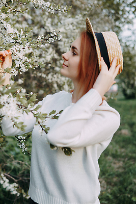 포토 JPG 해외이미지 나무 모자 학생 라이프스타일 계절 공원 행복 백그라운드 자연 휴식 한명 미소 10대 햇빛 봄 기쁨 벚꽃 시간 개화 체리 시원함 목 반대 빨간머리 무료 사방 사춘기 해외202310 해외포토 식물 1 헤어스타일 잡화 공공시설 꽃 감정 컨셉 과일 청소년 표정 사람 생활 신체부위 태양 생태계 파일형식
