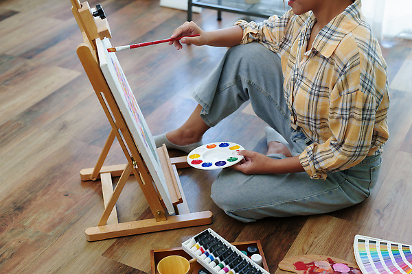 포토 JPG 해외이미지 여자 한명 들기 앉기 동양인 성인 취미 옆모습 물감 미술도구 하반신 붓 그리기 팔레트 이젤 그림 캔버스 화가 성인여자한명만 해외202310 해외포토 직업 1 뷰포인트 모션 사람 인종 오브젝트 여자한명만 성인여자만 파일형식