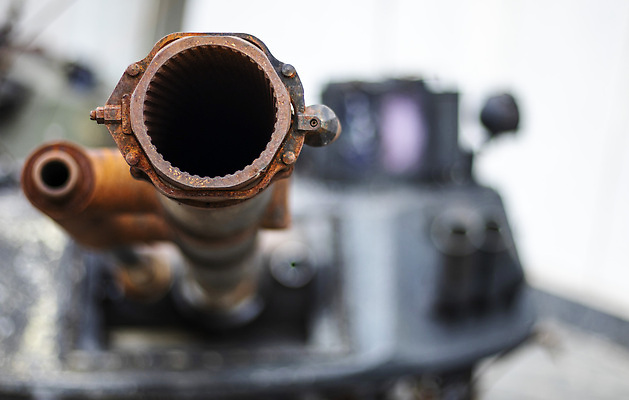 포토 JPG 해외이미지 무기 불 군대 통 사람없음 기계 장비 총 발사 폭발 충돌 묘사 군용 싸움 전쟁 회전 탱크 슛 육군 무거움 대포 총알 우크라이나 철강 총구 화상 무너짐 해외202310 해외포토 자연요소 유럽 모션 무게 상처 파일형식