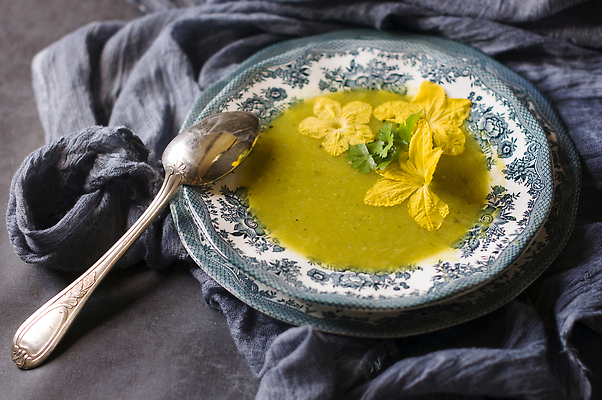포토 JPG 해외이미지 전통 접시 빵 백그라운드 다이어트 채소 오렌지 탁자 호박 건강 요리 사람없음 목재 초록색 노란색 식사 저녁식사 당근 할로윈 가을 흰색 시골 신선 뜨거움 사발 닫기 맛 수프 기름 정상 먹기 허브 크림 유기농 매움 카레 추수감사절 점심식사 찌그러짐 고립 채식주의자 비건 맛있는 해외202310 해외포토 나무 식물 식기 웰빙 계절 기독교 음식 컬러 가구 컨셉 과일 재료 모션 뿌리채소 사기그릇 채식 파일형식