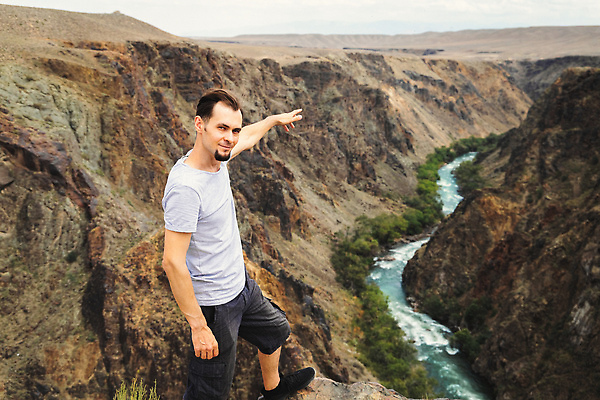 포토 JPG 해외이미지 공원 아시아 여행 자연 하늘 파노라마 한명 물 강 골짜기 사막 주말 스텝 전국 카자흐스탄 알마티 해외202310 해외포토 자연요소 1 공공시설 나라 촬영기법 사람 생태계 파일형식
