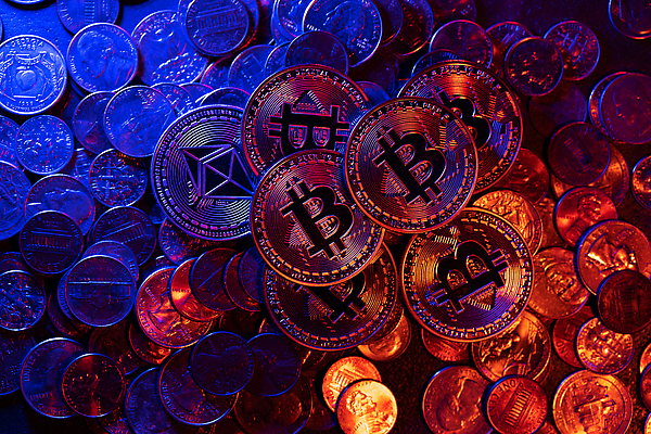 포토 JPG 해외이미지 돈 비즈니스 사람없음 금융 경제 쌓기 달러 금속 디지털 동전 거래 저축 유로 변화 시장 재산 황금 암호 발굴 무역 투자 이익 보물 단상 센트 수입 해외202310 해외포토 산업 컨셉 모션 재질 파일형식