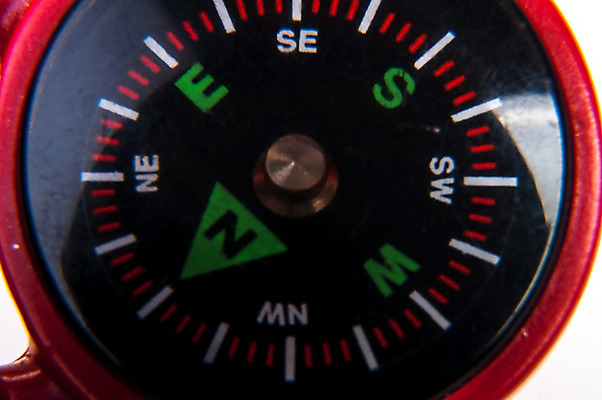 포토 JPG 해외이미지 여행 백그라운드 지도 사람없음 장비 탐험 골동품 흰색 기구 나침반 방향 오브젝트 복고 북쪽 동쪽 네비게이션 자석 남쪽 발견 고립 서쪽 옛날 지리 해외202004 해외포토 컬러 파일형식