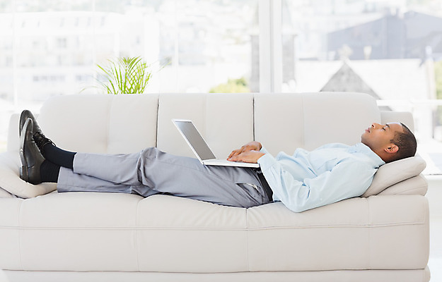 포토 JPG 해외이미지 직업 남자 셔츠 휴식 직장 실내 한명 사람 20대 노트북 컴퓨터 소파 사무실 잠 비즈니스맨 낮잠 해외202004 해외포토 1 컨셉 상의 의자 회사 비즈니스 청년 내부 전자제품 직장인 파일형식