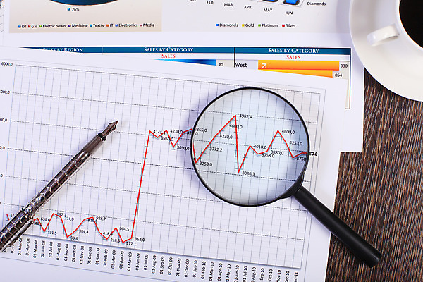 포토 JPG 해외이미지 종이 컨셉 회사 비즈니스 통계 탁자 그래프 직장 사람없음 사무실 펜 볼펜 자료 계산기 정보 키보드 업무 계획 오브젝트 보고서 문서 해외202004 해외포토 가구 문구용품 필기구 장비 작업 파일형식