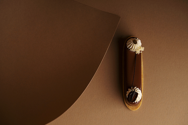 포토 JPG 해외이미지 종이 탁자 디저트 사람없음 장식 갈색 케이크 얼음 대접 오븐 달콤 설탕 굽기 뿌리기 크림 반죽 밀가루 토핑 레시피 층 버터 성분 통조림 솜털 판지 반투명 부스러기 양피지 페스츄리 해외202310 해외포토 자연요소 음식 빵 컬러 가구 모션 가전제품 맛 가루 구이 파일형식