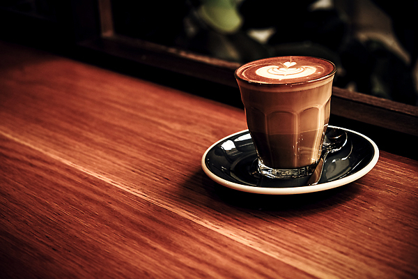 포토 JPG 해외이미지 라이프스타일 커피 음료 음식 백그라운드 잎 탁자 아침 휴식 미술 사람없음 목재 컵 갈색 상점 식당 검은색 이탈리아 거품 카페 우유 머그컵 흰색 신선 뜨거움 액체 닫기 아침식사 정상 커피잔 크림 아로마 바리스타 카푸치노 에스프레소 단절 라떼 양조 카페인 해외202310 해외포토 주간 나무 식물 직업 식기 유럽 컬러 가구 컨셉 재료 모션 문화예술 잔 유제품 생활 식사 파일형식