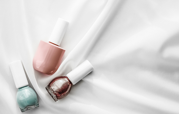 포토 JPG 해외이미지 백그라운드 사람없음 갈색 우아함 흰배경 매니큐어 구김 카피스페이스 해외포토 컬러 컨셉 모션 화장품 공백 흰색 파일형식