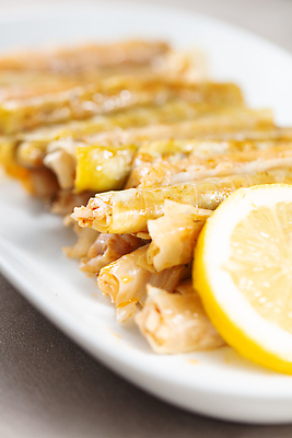 포토 JPG 해외이미지 전통 접시 음식 백그라운드 잎 다이어트 채소 중동 밥 건강 육류 요리 사람없음 초록색 여름 식사 저녁식사 덮개 신선 사발 맛 지중해 그리스 유기농 양배추 롤 후추 내추럴 점심식사 폭식 채식주의자 핸드메이드 비건 맛있는 튀르키예 해외202310 해외포토 식물 식기 웰빙 계절 유럽 나라 아시아 바다 컬러 컨셉 식재료 뚜껑 사기그릇 향신료 채식 파일형식