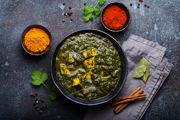 포토 JPG 해외이미지 잎 치즈 사람없음 하이앵글 숟가락 가루 레몬 향신료 인도음식 카레 시금치 통마늘 해외202310 해외포토 식물 음식 뷰포인트 채소 과일 유제품 수저 마늘 동양음식 향미료 파일형식