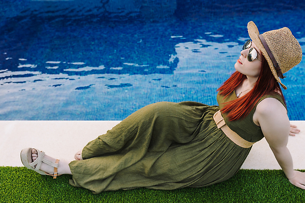 포토 JPG 해외이미지 여자 행복 여행 호텔 휴가 휴식 주택 수영장 따뜻함 한명 사람 취미 야외 가로 세로 선글라스 햇빛 여행객 여행가방 기쁨 자유 짐 신선 승합차 휴양지 밀짚모자 주말 승객 거짓말 단절 파라다이스 카피스페이스 해외202310 해외포토 모자_잡화 1 감정 안경 컨셉 가방 승용차 숙소 건물 태양 공백 장소 파일형식