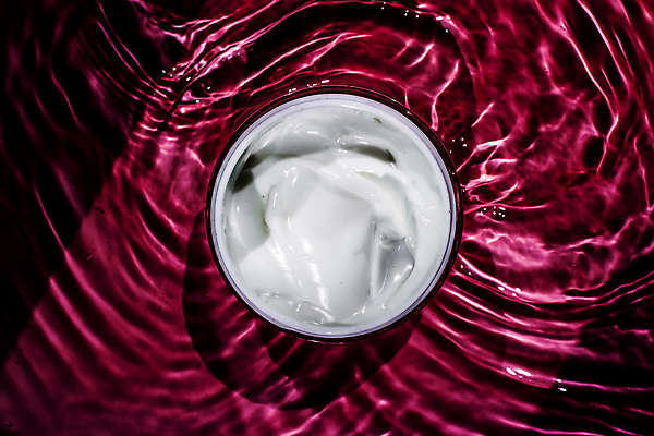 포토 JPG 해외이미지 물결 사람없음 물 하이앵글 고급 자주색 피부관리 스킨케어 기초화장품 수분크림 해외202310 해외포토 자연요소 뷰포인트 컬러 컨셉 뷰티 화장품 파일형식