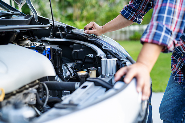 포토 JPG 해외이미지 응시 산업 부분 교통시설 자동차 노동자 동양인 사람없음 내부 가로 기계 손상 덮개 공구 업무 오픈 엔지니어 클래식 수리 역 시원함 충돌 서비스 쇼 엔진 정비공 보닛 모터 유지 연소 라디에이터 베터리 옛날 자동 차고 힘찬 해외202310 해외포토 직업 시선 육상교통 교통 컨셉 인종 뚜껑 도구 작업 기술자 시설 파일형식