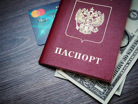 포토 JPG 해외이미지 해외 종이 여행 백그라운드 돈 비즈니스 휴가 새로움 프레임 미술 한명 빨간색 금융 여행객 달러 미국 재산 가죽 상품권 질감 문서 보안 여권 주인 계좌 고립 이민 해외202310 해외포토 1 컬러 이동 컨셉 북아메리카 문화예술 안전 사람 경제 파일형식