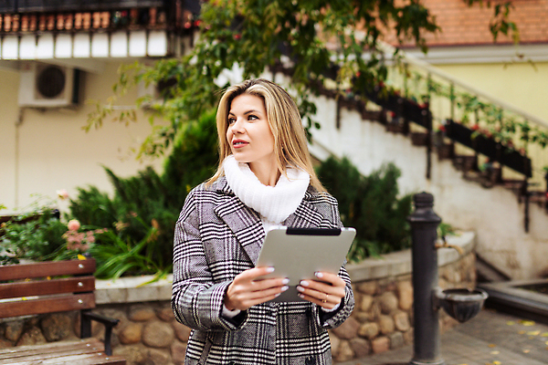 포토 JPG 해외이미지 직업 1 여자 행복 인터넷 비즈니스 CEO 한명 서기 미소 사람 성인 사무실 뷰티 알약 디지털 비즈니스우먼 자신감 경영자 온라인 경영 해외202310 해외포토 감정 모션 표정 약 직장인 리더 파일형식