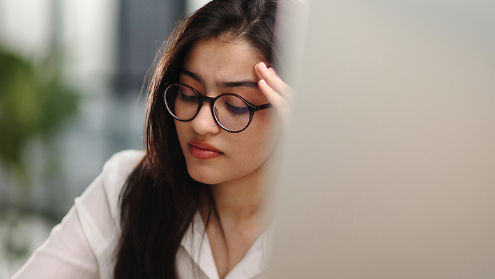 포토 JPG 해외이미지 백인 직업 응시 여자 행복 인터넷 회사 비즈니스 사업가 통신 탁자 성공 고글 실내 한명 사람 앉기 인종 성인 노트북 학습 컴퓨터 사무실 작업 비즈니스우먼 자신감 이메일 디자이너 종업원 사이버 책상 경영자 리더 온라인 네트워킹 해외202310 해외포토 서양인 1 시선 교육 감정 가구 컨셉 모션 내부 전자제품 직장인 네트워크 파일형식