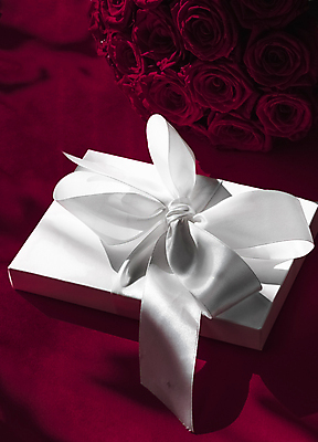 포토 JPG 해외이미지 행복 리본 꽃다발 사랑 사람없음 빨간색 선물상자 로맨틱 해외202310 해외포토 꽃 감정 컬러 컨셉 선물 상자 파일형식