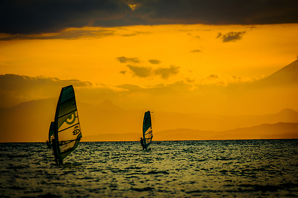 포토 JPG 해외이미지 스포츠 파도 요트 모션 자연 하늘 산 건강 사람 사람없음 야외 항구 일본 맑음 일몰 만 보트 서핑 수면 저녁 만족 함선 경단 해외202310 해외포토 감정 아시아 바다 배_교통 교통시설 날씨 물 노을 수상스포츠 야간 생태계 파일형식