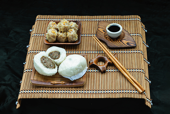 포토 JPG 해외이미지 전통 디자인 음식 다이어트 검은배경 디저트 건강 마늘 돼지고기 요리 동양인 사람없음 장식 노란색 중식 식사 맛 아침식사 수증기 굽기 먹기 배고픔 점심식사 폭식 구성 다진 핸드메이드 맛있는 해외202310 해외포토 컬러 백그라운드 컨셉 채소 모션 육류 인종 검은색 구이 파일형식