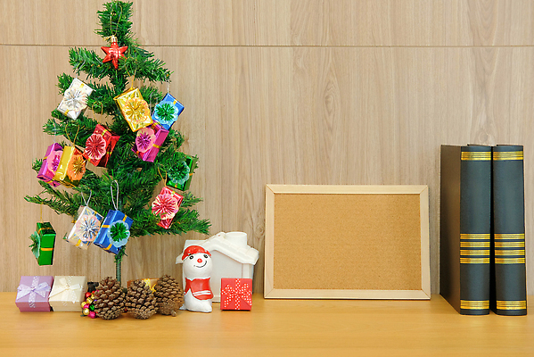 포토 JPG 해외이미지 나무 교육 크리스마스 눈사람 휴가 새로움 프레임 직장 선물 사람없음 목재 장식 책 상자 갈색 우주 축제 공백 소나무 작업실 연도 책상 교과서 코르크 원뿔 조언 코르크보드 비어있는 해외202310 해외포토 도형 식물 기념일 컬러 가구 컨셉 회사 재료 교재 알림판 파일형식