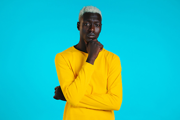 포토 JPG 해외이미지 백인 학생 응시 여자 행복 감정 얼굴 백그라운드 생각 비즈니스 손가락 성공 아이디어 실내 한명 사람 성인 간호사 의사 흰색 마음 표현 자신감 방향 스마트 고민 호기심 긍정 해결 대답 해외202310 해외포토 서양인 1 손 시선 컬러 컨셉 내부 신체부위 의료진 파일형식