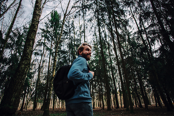 포토 JPG 해외이미지 직업 라이프스타일 여자 행복 호수 여행 배낭 자연 성공 한명 사람 야외 초록색 강 태양 반사 여행객 환경 힘 침묵 트래킹 하이킹 자유 숲 리더 휴양지 예약 노려봄 골 백패커 혼자 힙스터 해외202310 해외포토 자연요소 1 패션 감정 컬러 컨셉 가방 레저 표정 생활 소리 장소 생태계 파일형식