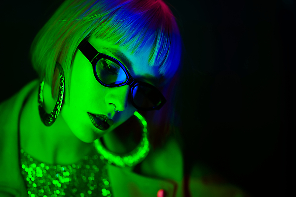 포토 JPG 해외이미지 모델 헤어스타일 여자 음악 백그라운드 이동 모션 실내 한명 빛 뷰티 파티 유행 귀여움 검은색 공연 연주자 댄서 표현 춤 화려 야간 시원함 클럽 매움 네온 쇼 열정 광 뮤지컬 스타일 혼혈 해외202310 해외포토 자연요소 직업 1 감정 컬러 컨셉 문화예술 사람 이벤트 내부 음악가 맛 다문화 파일형식