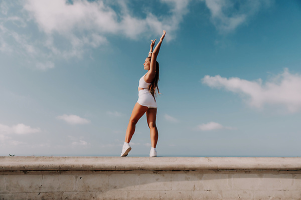 포토 JPG 해외이미지 라이프스타일 여자 행복 리본 스포츠 바다 운동화 신체 요가 근육 휴식 건강 관리 한명 사람 성인 야외 운동복 조깅 운동 뷰티 힘 장비 악단 날씬함 연습 테이프 위치 노력 에어로빅 고무 반항 돌봄 필라테스 자극 해외202310 해외포토 1 웰빙 옷 감정 음악 신발 컨셉 모션 문구용품 생활 춤 몸매 파일형식