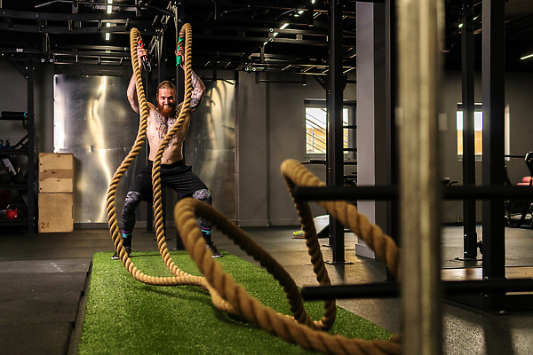 포토 JPG 해외이미지 1 라이프스타일 남자 밧줄 스포츠 파도 십자가 밭 신체 모션 근육 건강 한명 서기 사람 야외 초록색 운동 힘 잡기 결심 버리기 연습 창고 체육관 싸움 근육질 노력 무거움 땅바닥 어려움 운동가 해외202310 해외포토 줄 바다 컬러 컨셉 농업 바닥 생활 무게 몸매 파일형식