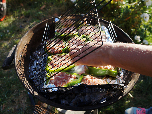 포토 JPG 해외이미지 전통 손 음식 채소 밥 피망 파프리카 건강 육류 돼지고기 요리 한명 야외 쌓기 요식업 요리사 식사 저녁식사 치킨 종 뜨거움 맛 그릴 가득함 향신료 유기농 후추 폭식 핸드메이드 맛있는 해외202310 해외포토 직업 1 웰빙 산업 컨셉 식재료 모션 주방용품 사람 신체부위 닭고기요리 향미료 파일형식